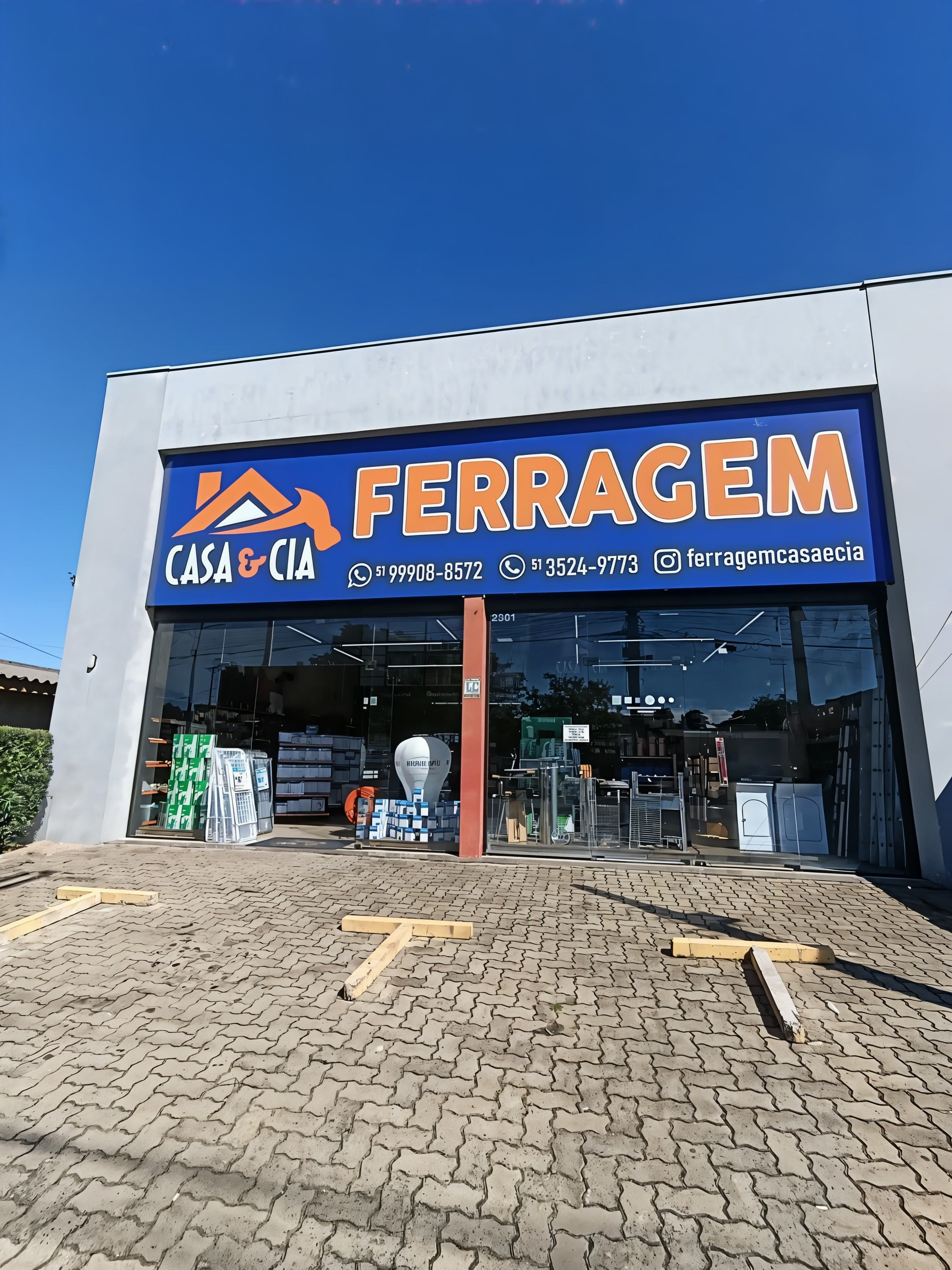Interior e fachada da loja Ferragem Casa & Cia em Canudos, Novo Hamburgo RS